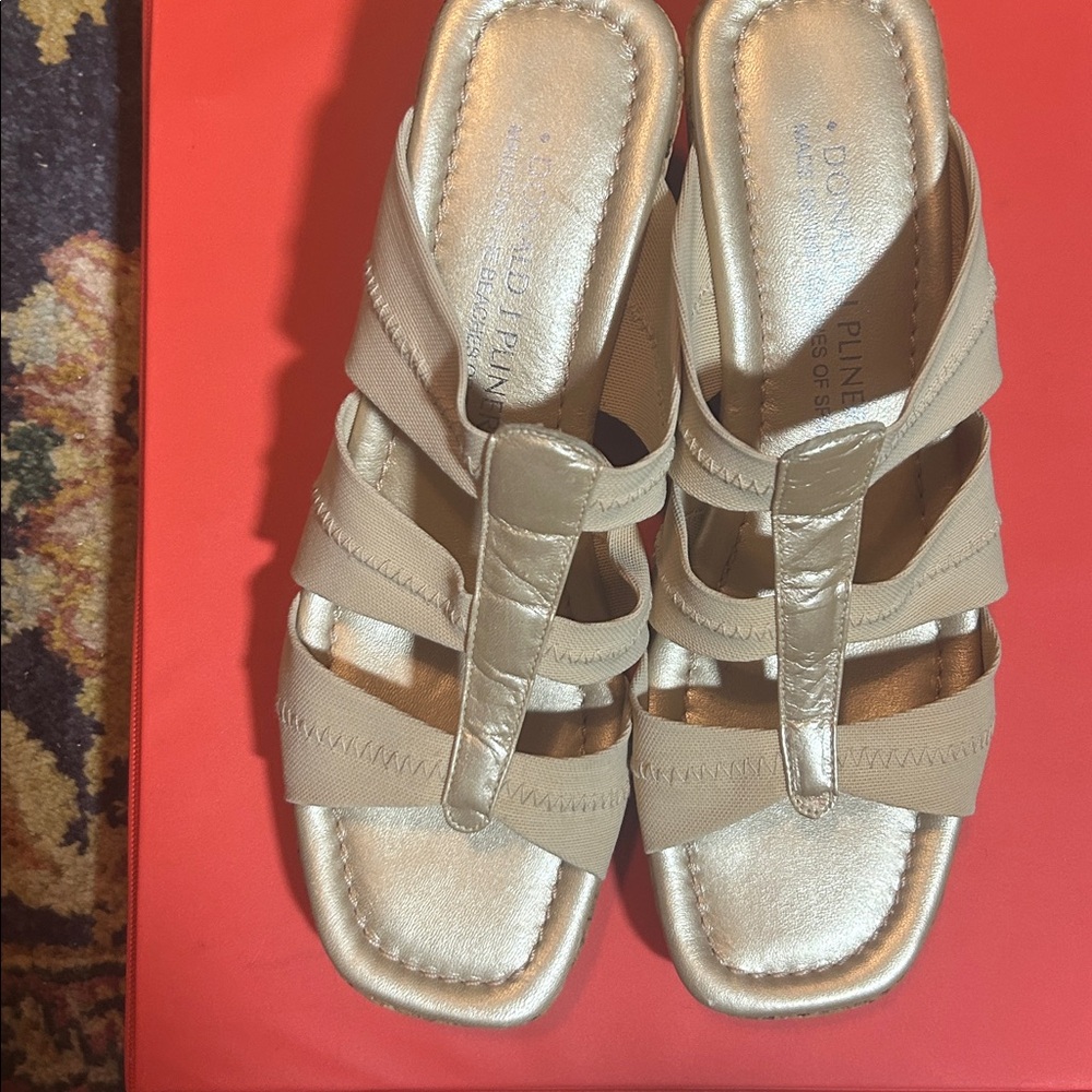 Donald Pliner Clare, cork wedge,hand made in Spain Size 7.5 very good condition